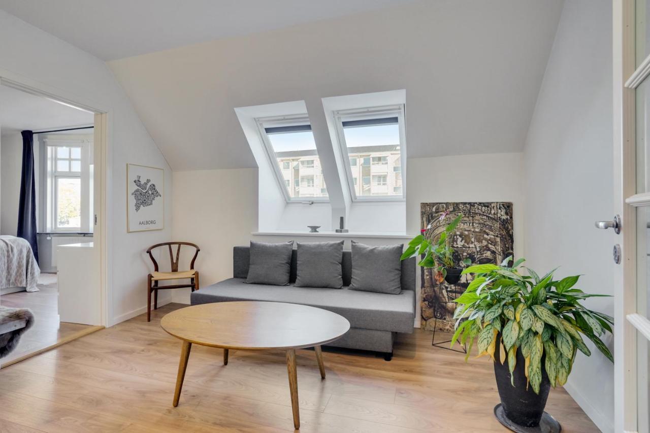 Bath Tub Penthouse In The City Aalborg Exterior photo